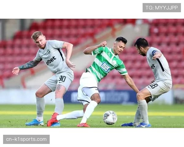 卡拉巴克主场3-2险胜法兰克福 主队欧冠附加赛希望重燃